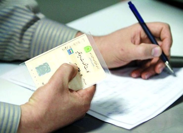 دولت برای اصلاح ماده ۲۹ قانون رسیدگی به تخلفات رانندگی، مسیر مجلس را در پیش گرفته است؛ سند رسمی خودرو در مراکز تعویض پلاک صادر و محضر از این چرخه به صورت کامل حذف شود.