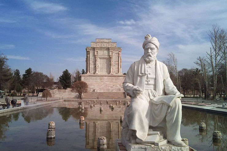 یونسکو اعلام کرده زبان فارسی تنها زبان کلاسیک دنیاست که زنده است و هنوز سخنور دارد. زبان فارسی در بیش از هزار سال زندگی خود دگرگونی‌های اندکی در واژه هایش پدید آمده است.