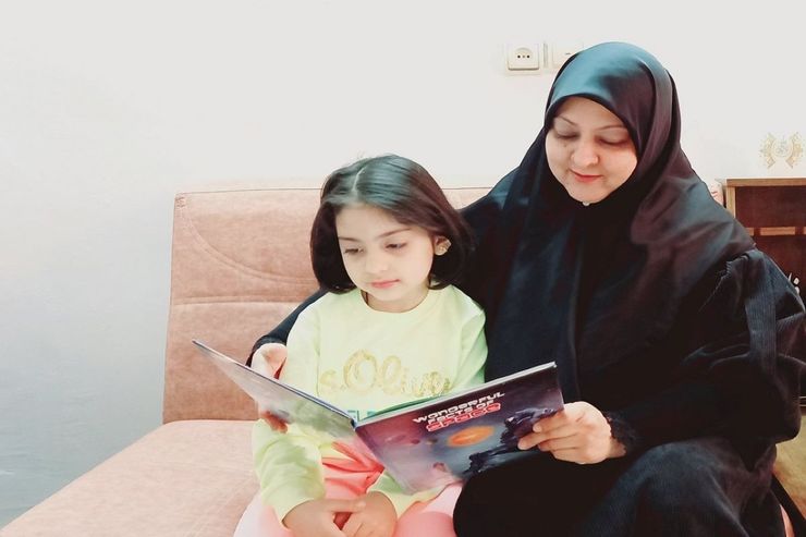 زنان اندیشه‌ورز رویکرد اجتماعی را به سوی توسعه شتاب می‌دهند؛ هرچه جمعیت یک جامعه داناتر باشند، رفتار‌های خردمندانه‌تری دارند و مسیر دانایی از خواندن عبور می‌کند.