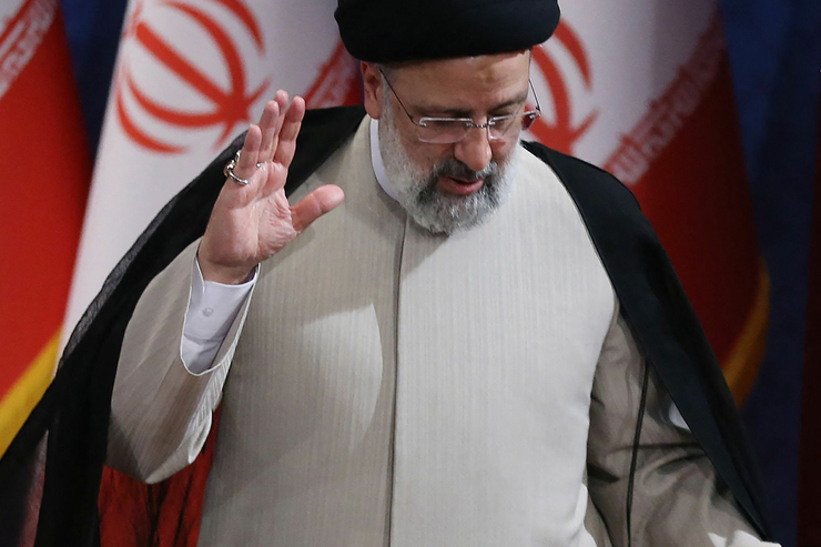 ماه گذشته میلادی، ولادیمیر پوتین، رئیس جمهوری روسیه، از سفر حجت الاسلام رئیسی، رئیس جمهوری ایران به مسکو خبر داد و گفت که دعوت رسمی وی از همتای ایرانی اش پذیرفته شده است و در ابتدای سال ۲۰۲۲  این سفر انجام خواهد شد.