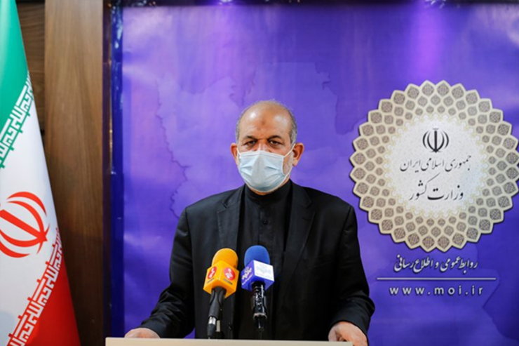 وزیر کشور ضمن اعلام اینکه دانش آموزان باید سر کلاس بیایند و یک امر الزامی است، گفت: ما هیچ آمار و گزارشی از ابتلا به علت حضور در کلاس درس نداریم؛ حتی یک مورد.