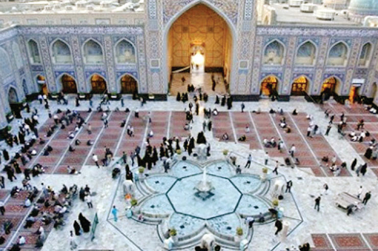 قدیمی‌ترین عنصر سنگی یافت شده در حرم مطهر، سنگاب بزرگی است که در انتهای سده ششم هجری قمری از سنگ سیاه مشهور به «هرکاره» ساخته شده است.