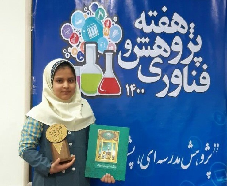 نرگس صفرزاده، ۱۰ ساله و دانش‌آموز کلاس پنجم مدرسه زنده‌یاد سعید خدادادی، عنوان اثر برتر طرح جابربن‌حیان سال تحصیلی ۱۴۰۰-۱۳۹۹ را با نام «تولید برق پاک» در کشور از آن خود کرده است.