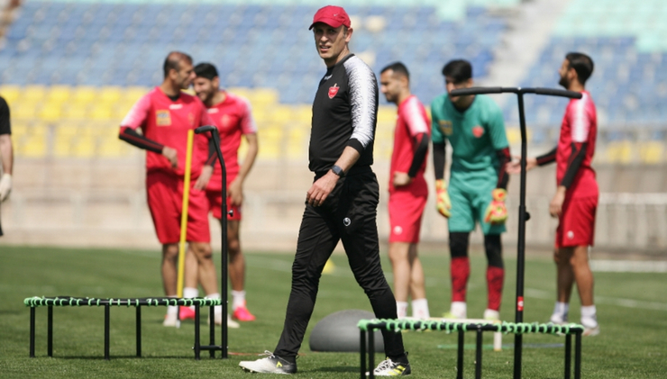 تهدید گل محمدی برای جدایی از پرسپولیس به دلیل پرداخت نشدن حقوق بازیکنان چندان نمی‌تواند جنبه حقیقی داشته باشد واین مربی به دلیل فشار هواداران قادر به اجرای این تهدید نخواهد بود.