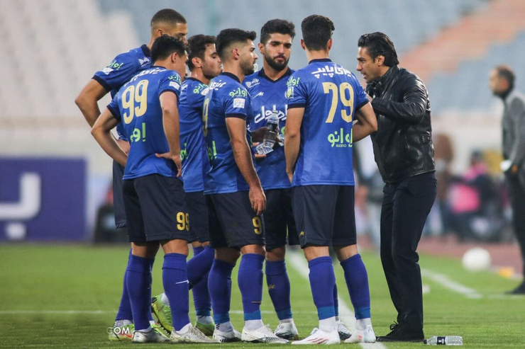 پرسپولیس با یحیی گل‌محمدی به هیچ عنوان در بحران نیست، اما جو حاکم در رسانه‌ها حرف دیگری می‌زند. مدیرعامل باشگاه تازه معرفی شده و این تیم بعد از ۵ سال پایین‌تر از استقلال نیم‌فصل را به پایان رسانده است و البته عملکرد فنی تیم هم چنگی به دل نمی‌زند.