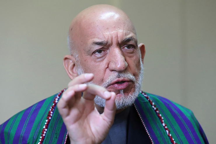 رئیس جمهوری پیشین افغانستان معتقد است وقتش رسیده که جامعه بین‌المللی با طالبان همکاری کرده و از مرگ میلیون‌ها تن به خاطر گرسنگی، جلوگیری کند.