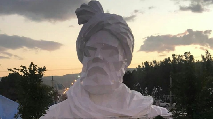 آیین رونمایی از سردیس حکیم ابوالقاسم فردوسی روز شنبه ۴ دی ماه ۱۴۰۰ در دانشگاه فردوسی مشهد برگزار شد. این سردیس به عنوان بزرگترین سردیس فردوسی در کشور شناخته می‌شود.