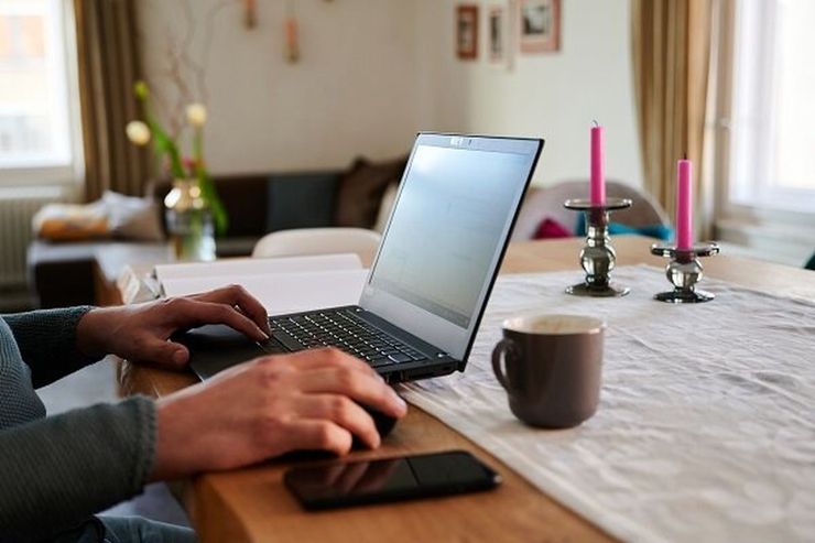 به دنبال درخواست‌های مطرح شده برای برگشت دورکاری کارکنان، اعلام سازمان اداری و استخدامی از این حکایت دارد که صدور بخشنامه‌ای در این رابطه منوط به ابلاغ ستاد ملی کروناست ولی بر اساس مصوبه سال ۱۳۸۹ امکان دورکاری وجود دارد.