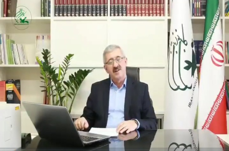 به تازگی رئیس کانون زبان ایران ویدئویی منتشر کرده و در آن خطاب به زبان آموزان یک شعر سراسر ایراد را می‌خواند. انتشار این ویدئو در شبکه‌های اجتماعی، دقیقا مشابه موارد قبل، واکنش‌های زیادی ایجاد کرد و باعث انتقادات فراوانی شد.