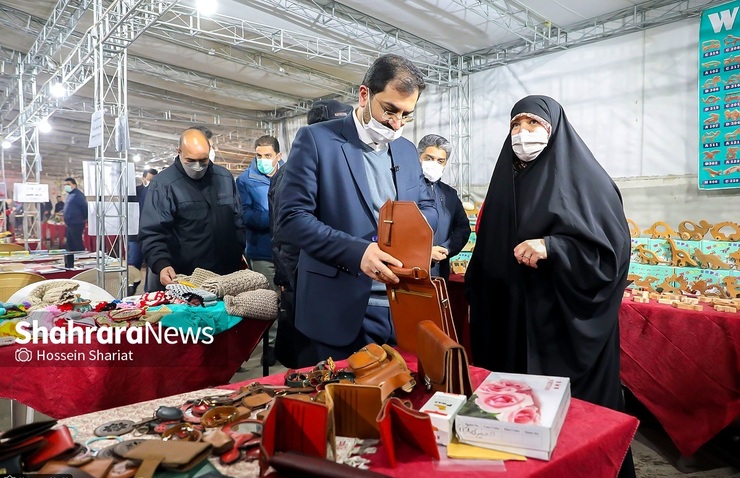 نمایشگاه بین المللی «هنر مهربانی» با هدف حمایت از هنرمندان آسیب دیده از کرونا از ۲۹ آذر در ضلع غربی بوستان ملت مشهد برگزار شده و تا ۹ دی ادامه دارد.