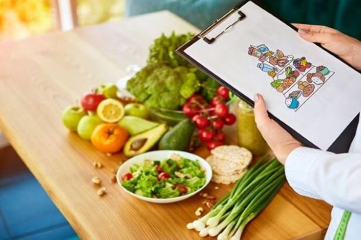 یک متخصص تغذیه و رژیم درمانی درباره گیاه خواری و فواید و عوارض آن توضیحاتی ارائه داد.