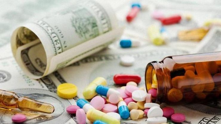 معاون اول رئیس جمهور گفت: آزادسازی ارز ترجیحی برای بخش دارو نه در کوتاه مدت و نه در بلندمدت به هیچ وجه در دولت مطرح نیست و انتظار می‌رود صنایع داروسازی با قیمت‌گذاری مناسب به رفع نیازمندی های دارویی کشور کمک کنند.
