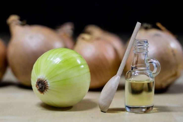 پیاز خواص درمانی و سلامت زیادی دارد. این ماده پر خاصیت در زیبایی و سلامت پوست نیز تاثیر فوق العاده‌ای دارد. در این مطلب از خواص پیاز و تاثیر آن بر پوست بخوانید و همچنین می‌توانید از طرز تهیه و نحوه استفاده از ماسک‌های خانگی با پیاز هم بهره ببرید.