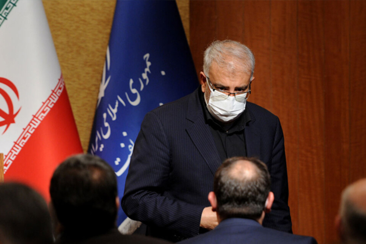 اوجی گفت؛ به تمامی افراد چه صاحب خودرو باشند یا نه، بر حسب کارت ملی ۱۵ لیتر بنزین ۱۵۰۰ تومانی تعلق می‌گیرد.