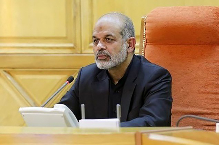 وزیر کشور در پاسخ به این پرسش که آیا قرار است بنزین گران شود؟ تاکید کرد: فعلا قراری برای گران شدن بنزین وجود ندارد.
