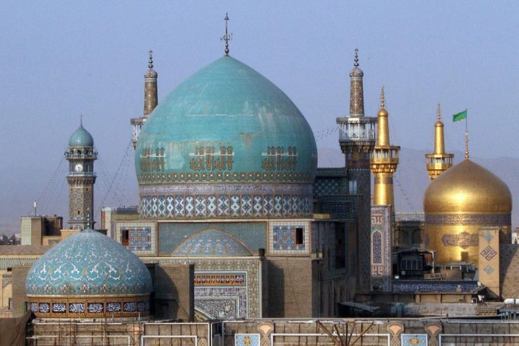 مسجد گوهرشاد وسیع‌ترین مسجد موجود در مجموعه بنا‌های آستان قدس رضوی و صحن آن با ۲ هزارو ۸۵۰ مترمربع مساحت از نظر قدمت، کهن‌ترین صحن حرم امام رضا(ع) است.