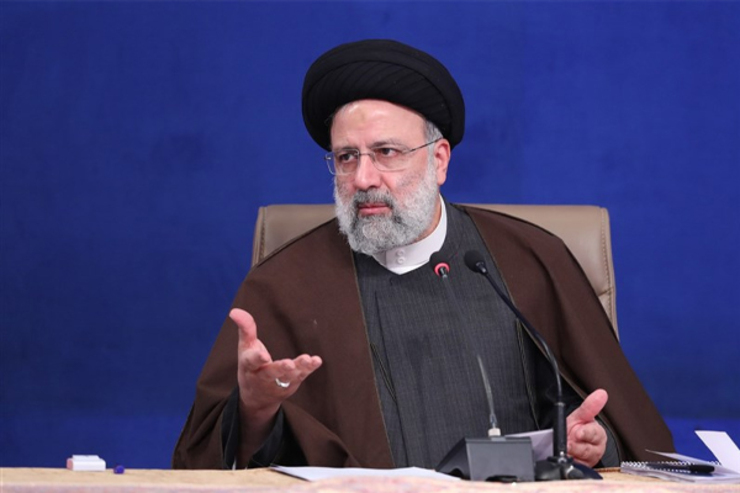 رئیس جمهور بر ضرورت تسهیل تردد ایرانیان خارج از کشور به داخل تأکید کرد و گفت: هیچ‌کس ممنوع‌الورود نیست و همه ایرانیان می‌توانند به داخل کشور تردد کنند و برنامه‌ریزی و تصمیم‌گیری در این زمینه به نحوی باشد که ایرانیان بدون مانع و به راحتی بتوانند به وطن خود تردد کنند.