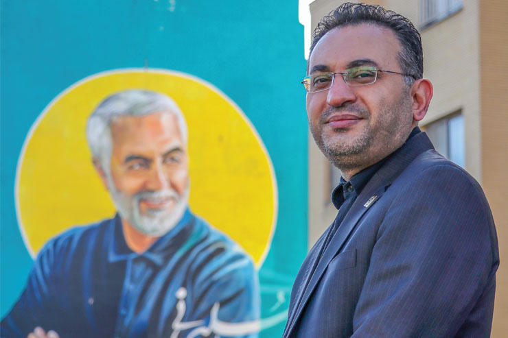 علیرضا مقدسی، عضو هیئت علمی دانشگاه امام رضا (ع)، در ۲ سال گذشته وقت خود را صرف پژوهش در زندگی سردار سلیمانی کرده است.
