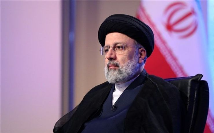 رئیس جمهور گفت: برخی موسسات برای توسعه خود از دولت زمین‌ های چند هکتاری گرفته‌ اند اما آن را بلااستفاده نگه‌ داشته‌ اند. استاندار قم به تمام مؤسسات اعلام کند که اگر در مدت معینی از آن زمین استفاده نکنند، زمین‌ ها را پس گرفته و برای مسکن‌ سازی استفاده می‌ کنیم.