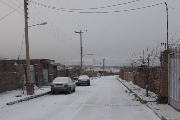 مدیرکل آموزش و پرورش خراسان جنوبی گفت: مدارس در هشت شهرستان و ۲ بخش این استان فردا (شنبه) به علت بارش برف، برودت شدید هوا و لغزندگی معابر تعطیل است و آموزش غیرحضوری انجام می‌شود.