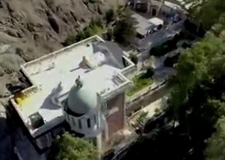 ساخت و ساز غیرقانونی در حریم غیرمجاز باز هم خبرساز شد و در همین رابطه ویدئویی از قصر غیرمجاز یک چهره معروف در حریم رودخانه چالوس در فضای مجازی منتشر شده است.