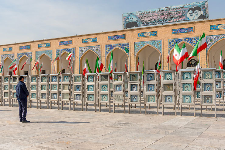 ۱۴ قهرمان انقلاب در آرامستان خواجه‌ربیع و در همسایگی شیخ کافی برای همیشه آرام گرفته‌اند.