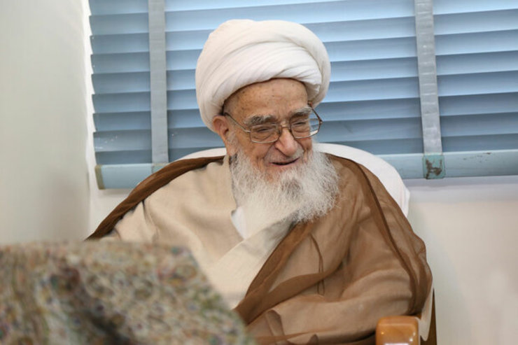حضرت آیت‌الله العظمی حاج شیخ لطف الله صافی‌گلپایگانی، فقیه، اسلام‌شناس و اندیشمند بزرگ معاصر، در ۳۰ بهمن ماه سال ۱۲۹۷ هجری شمسی در گلپایگان اصفهان دیده به جهان گشود.