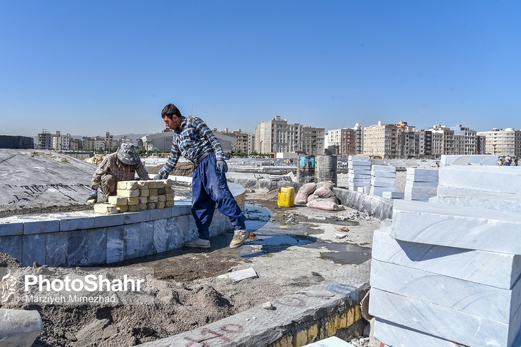 کمتر از دو ماه به پایان سال باقی مانده و بسیاری از کارگران ساعتی، کارمزد، پاره وقت و فصلی روزشماری می‌کنند تا بلکه عیدی و پاداش خود را پیش از پایان سال دریافت و مایحتاج مورد نیاز خانواده‌هایشان را فراهم کنند.