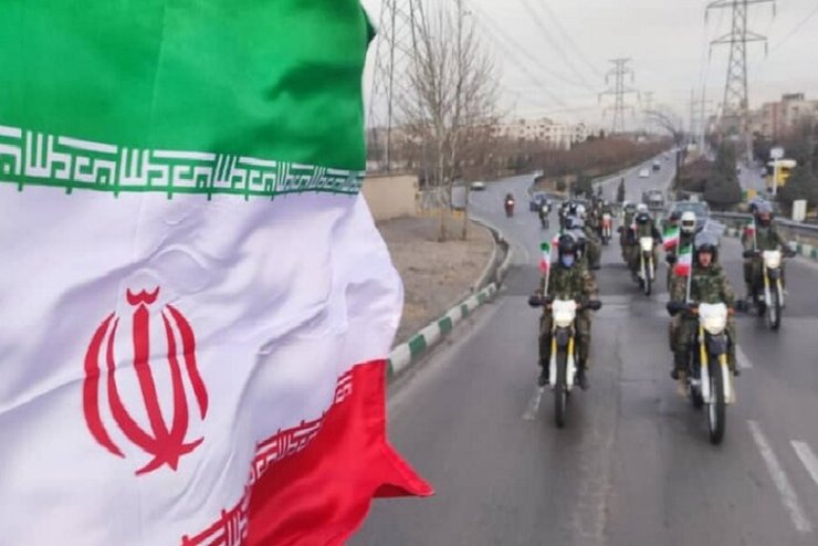همزمان با آغاز دهه مبارک فجر رژه موتوری یگان‌های مسلح خراسان رضوی روز سه‌شنبه در مشهد برگزار شد.