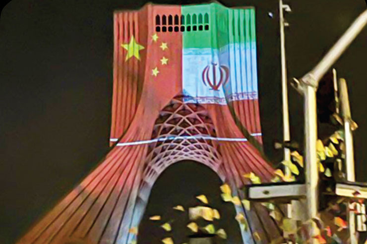 هم‌زمان با سال نوی چینی و آغاز المپیک زمستانی در این کشور روی برج آزادی تهران پرچم ایران و چین هم‌زمان کنار هم نمایش داده شد. روشن بود که این اتفاق می‌توانست به واکنش‌های تندی منجر شود. اینکه عده‌ای گفتند بدبخت شدیم و دیگرانی هم بودند که پا را فراتر گذاشتند و مدعی شدند با این اتفاق به مستعمره چینی‌ها تبدیل شدیم.