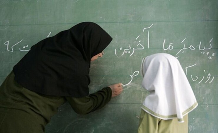 وزیر آموزش و پرورش اعلام کرد: وی تاکید کرد: درباره طرخ رتبه بندی معلمان فردا، شنبه شانزدهم بهمن جلسه‌ای متشکل از مسوولان ارشد کشور تشکیل می‌شود و متعاقب آن نیز روز یکشنبه برای رفع ابهامات شورای نگهبان در رابطه با ایراداتی که به این مصوبه مجلس گرفته بودند جلسه‌ای خواهیم داشت.
