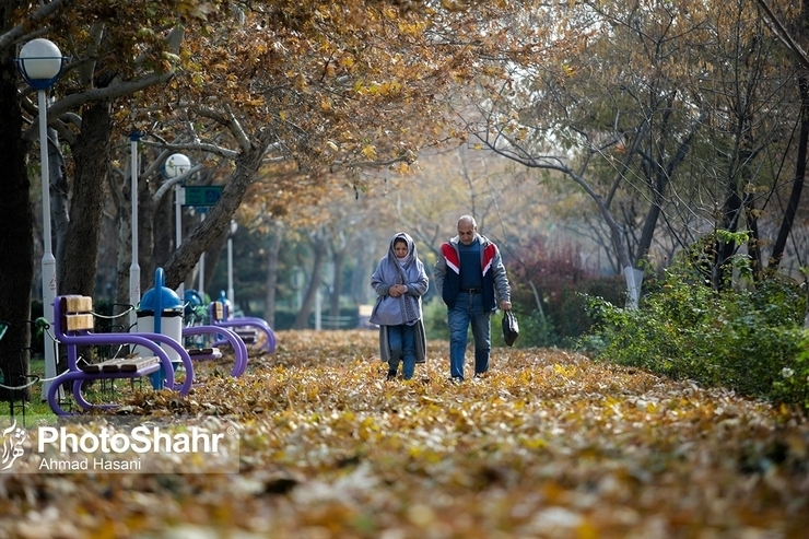 مبلغ احتمالی برای عیدی امسال بازنشستگان و کارمندان دولت حدود ۱٫۵ میلیون تومان است که در مقایسه با پارسال افزایش نداشته و مردم نسبت به آن معترض هستند.