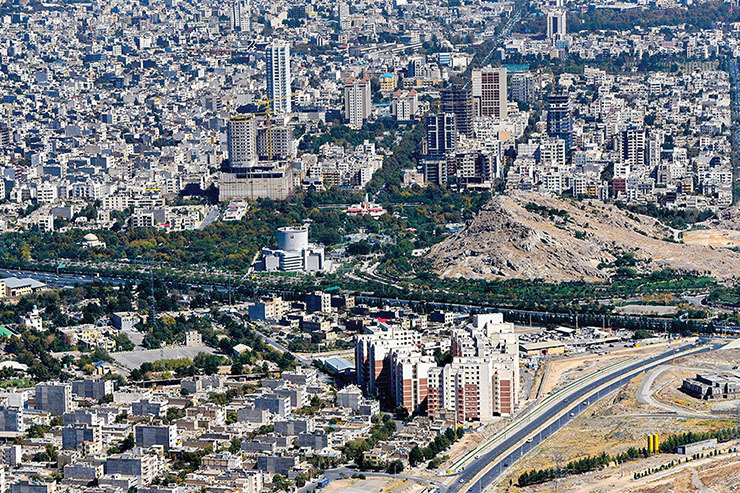 مطالعات مختلف این طور نشان داده است که اجرای برنامه‌های عدالت اجتماعی و فقرزدایی، هم منجر به توسعه می‌شود و هم پایداری توسعه؛ چون فقر هم خودش مانع توسعه است و هم مادر سایر موانع توسعه.