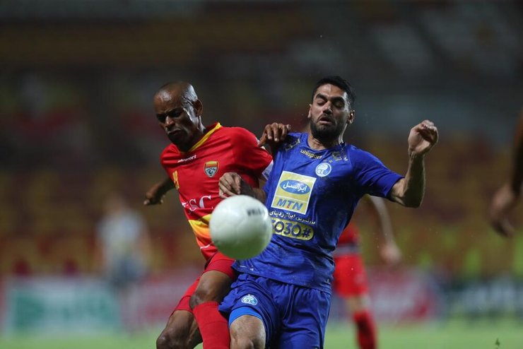 پرسپولیسی‌ها قید جذب شیمبا را زده‌اند، اما به دنبال جذب یک بازیکن دیگر در پست فوروارد رفته‌اند.