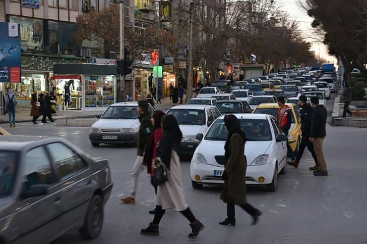 ماده ۲۱۵ آیین‌نامه راهنمایی و رانندگی عابران پیاده وظابف مشخصی برای عابران پیاده مشخص کرده است.