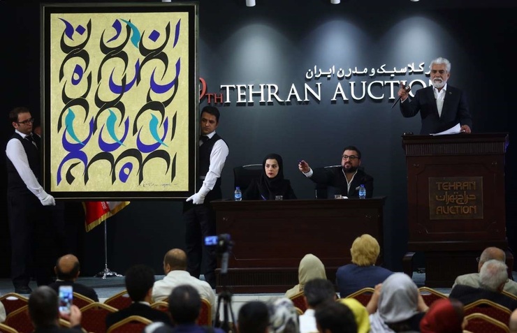  انتقاد‌ها به حراجی تهران امسال به برنامه سینمایی «هفت» هم کشیده شد. مسعود فراستی در ظاهر نتوانست جلوی خودش را بگیرد و ترجیح داد در کنار نقد فیلم‌های سینمای ایران به ارزش آثار هنری هنرمندان ایرانی هم ورود کند