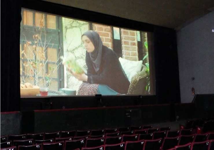 محمدرضا صابری سخنگوی انجمن سینماداران گفته است سینما‌های سراسر کشور فردا (۳ بهمن) همزمان با روز مادر رایگان است.