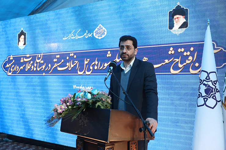 شهردار مشهد گفت: در یک ماه گذشته با مساعدت دستگاه قضا مشکل ۱۰ ساله پایان‌کار نزدیک به یک میلیون مترمربع فضای سرپوشیده و زیربنا حل ‏و فصل شده است؛ امروز با افتخار می‌‏گوییم با هماهنگی خوبی که در مجموعه مدیریت استان وجود دارد، مشکلات ۱۴ پروژه‏‌ای که به گل نشسته بوده‌اند، حل شد.