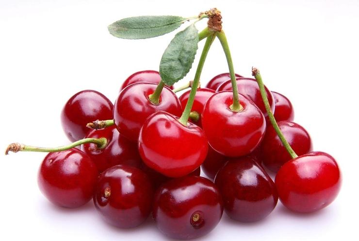 آلبالو با داشتن رنگدانه آنتوسیانین و خاصیت آنتی اکسیدانی قوی، ضد سرطان و ضد التهاب بوده و برای بیماری‌های التهابی همچون آرتروز و نقرس که التهاب ناشی از آن موجب احساس درد می‌شود، موثر است.
