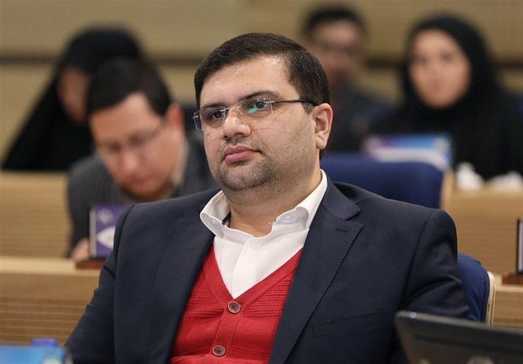 احسان اصولی در خصوص آخرین وضعیت عزل عزیزی خادم با یکی از شبکه های تلویزیونی گفت و گو کرد.