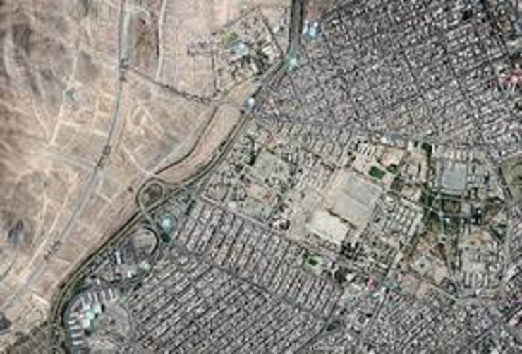 رئیس کمیسیون حقوقی و نظارت شورای اسلامی شهر مشهد ضمن اشاره به تصویب طرح تفصیلی انتقال پادگان مشهد در کمیسیون ماده پنج، گفت: این قول مساعد را به شهروندان مشهدی می‌دهیم که کلاف سردرگم ۱۳ ساله اراضی ارتش در مشهد به‌زودی باز می‌شود.
