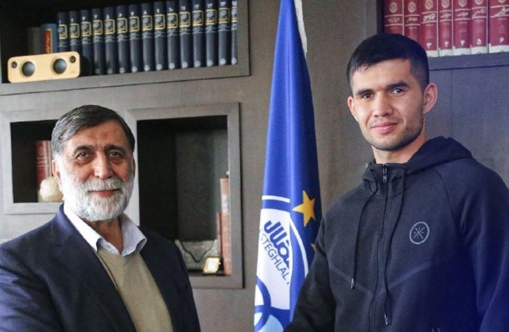 بازیکن ازبک باشگاه استقلال درتلاش است به سرعت درترکیب تیم جدیدش جا بیفتد. آمانوف بعد از اولین تجربه خود در تمرین استقلال عمیقا به آینده خودش در این باشگاه امیدوار شده است.