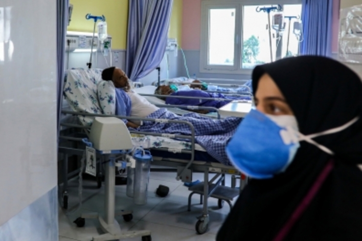 عضو هیئت‌علمی دانشگاه علوم‌پزشکی مشهد گفت: اکنون ۷۱۰بیمار درگیر کرونا در بیمارستان‌های مشهد وجود دارد. واکسن‌نزده‌ها و افرادی که بیماری زمینه‌ای دارند، فوتی‌ها و بیماران بدحال ما را تشکیل می‌دهند.