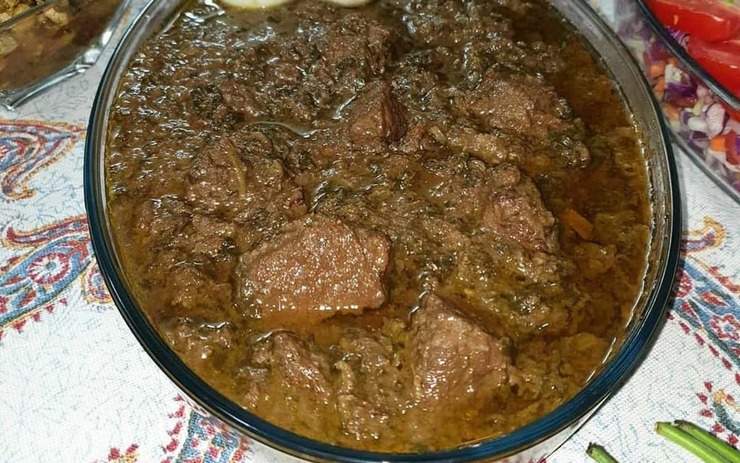 خورش اسفناج گردو دامغانی یه خورش اصیل ایرانی بسیار مقوی و خوشمزه است. از جمله خواص شگفت انگیز گردو این است که گردو یک منبع غنی از چربی‌های سالم مثل امگا ۳، پروتئین و فیبر می‌باشد.