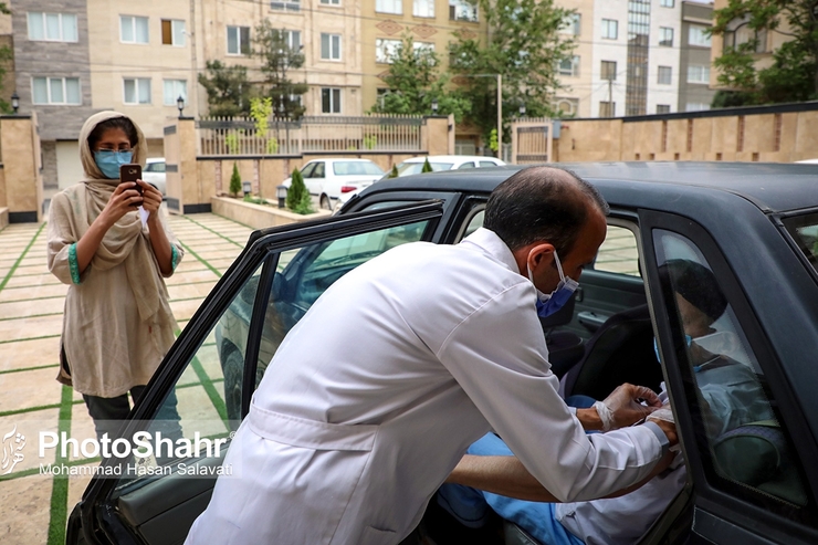 مراکز تزریق واکسن در مشهد این روزها در تلاش هستند تا با ارائه خدمات مطلوب به شهروندان ایمنی جامعه را در برابر اومیکرون افزایش دهند.