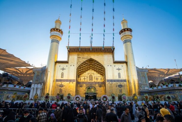 گلدسته مرمت‌شده حرم حضرت علی (ع) در شهر نجف که به همت متخصصان ایرانی بازسازی شده، با حضور نخست‌وزیر عراق رونمایی شد.