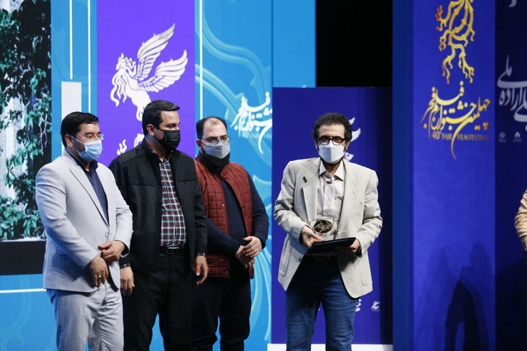 آیین اهدای جوایز نهاد‌ها و تشکل‌ها به برگزیدگان بخش تجلی اراده ملی چهلمین جشنواره فیلم فجر هم زمان با شب میلاد حضرت علی (ع) برگزار شد.