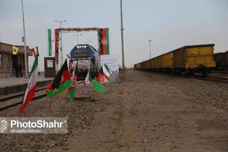 بخشی از تاسیسات راه‌آهن خواف- هرات به غارت رفت و گفته می‌شود به ایران ۱۰۰ میلیارد تومان خسارت رسیده است.