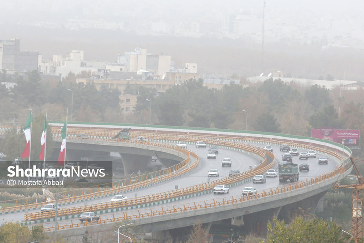 همه از خطرات جسمی آلودگی هوا کم و بیش خبر دارند، اما هرگز نباید به این عوارض محدودشد، زیرا متخصصان علوم اعصاب و روان پزشکان درباره ابتلا به آسیب‌های روحی و شکایت شهروندان از علائم آن هشدار‌های جدی داده اند.
