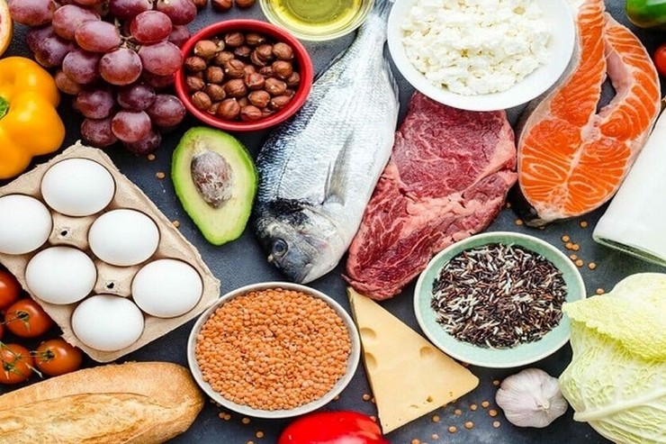 فرایند زیادی برای درست‌کردن کاپ‌کیک گولدن‌فونیکس پشت سر گذاشته می‌شود. هرکدام از آن‌ها دارای نوع خاصی از شکلات به نام آمِدِی پورکلانا، لوبیای وانیلی اصل اوگاندا، ورقه‌های خوراکی طلا و پودر طلا هستند.